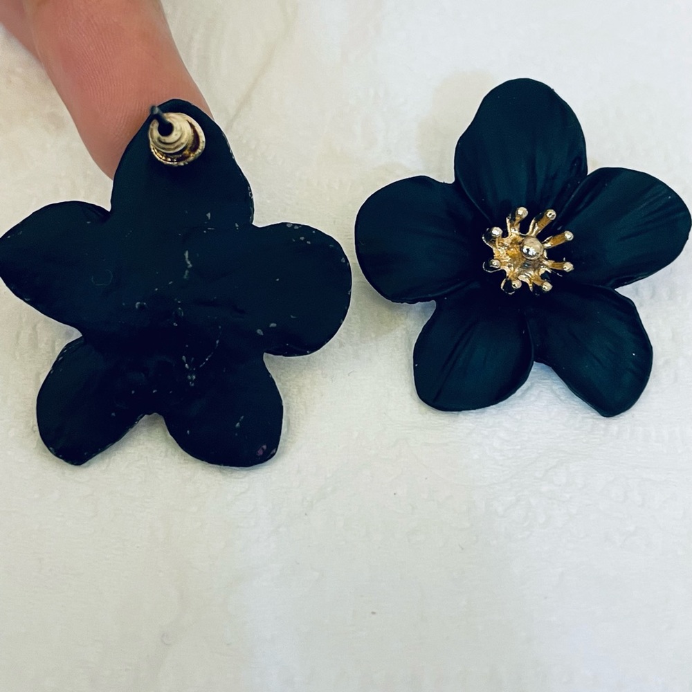 Black Clay flower Earrings - Picture 4 of 4